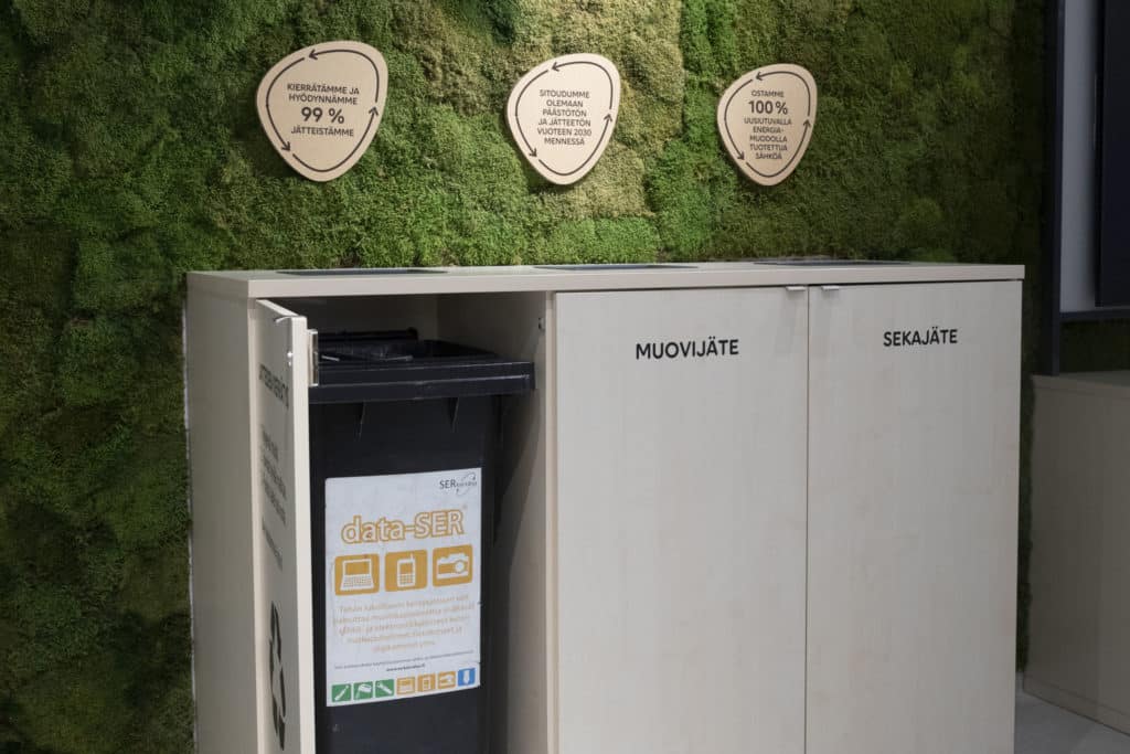 Suomalaisten pöytälaatikoissa lojuu miljoonia vanhoja puhelimia