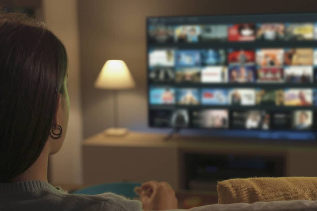 Lukijakysymys: Onko oikein, että maksukanavat mainostavat?