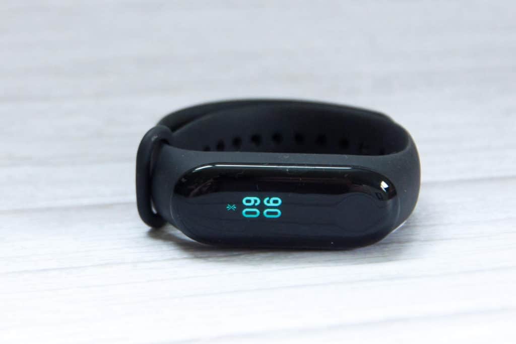 Musta aktiivisuusranneke.