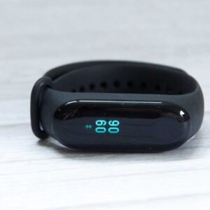 Musta aktiivisuusranneke.