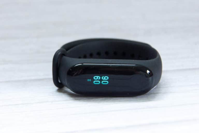 Musta aktiivisuusranneke.