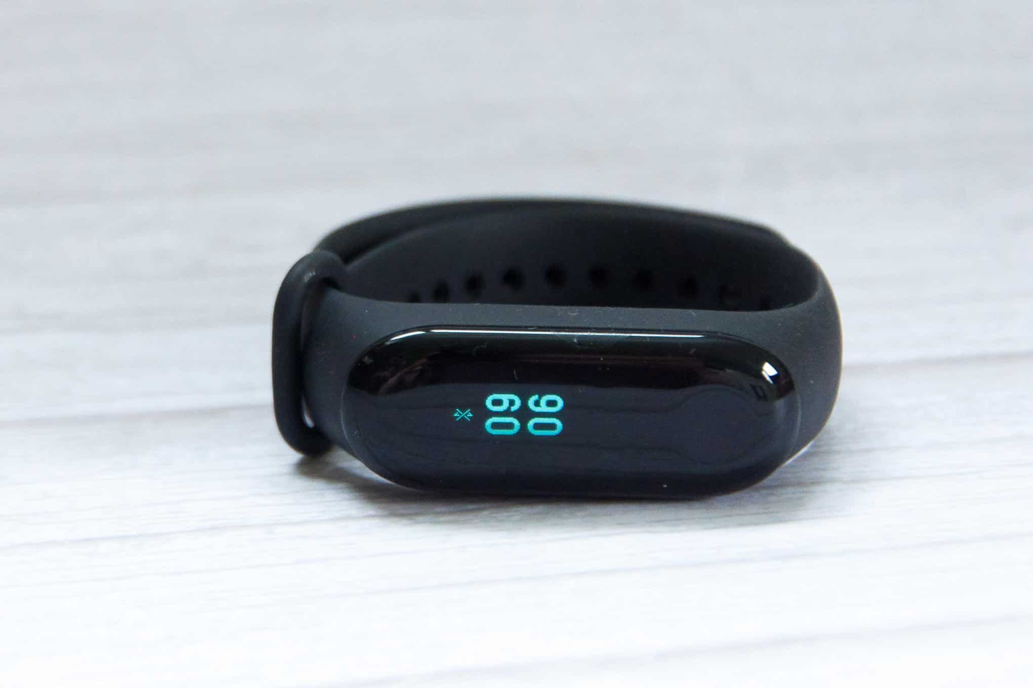 Musta aktiivisuusranneke.