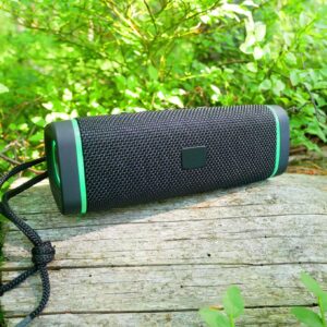 Kannettava bluetooth-kaiutin.