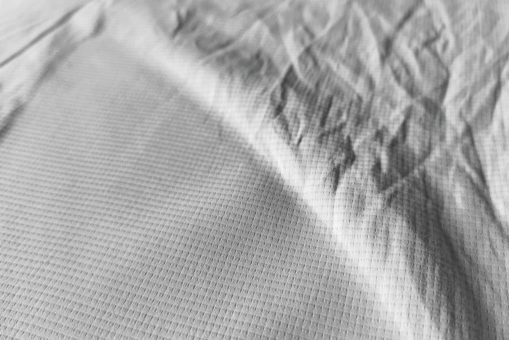 Voiko ionisoitu vesi suoristaa kangasta?