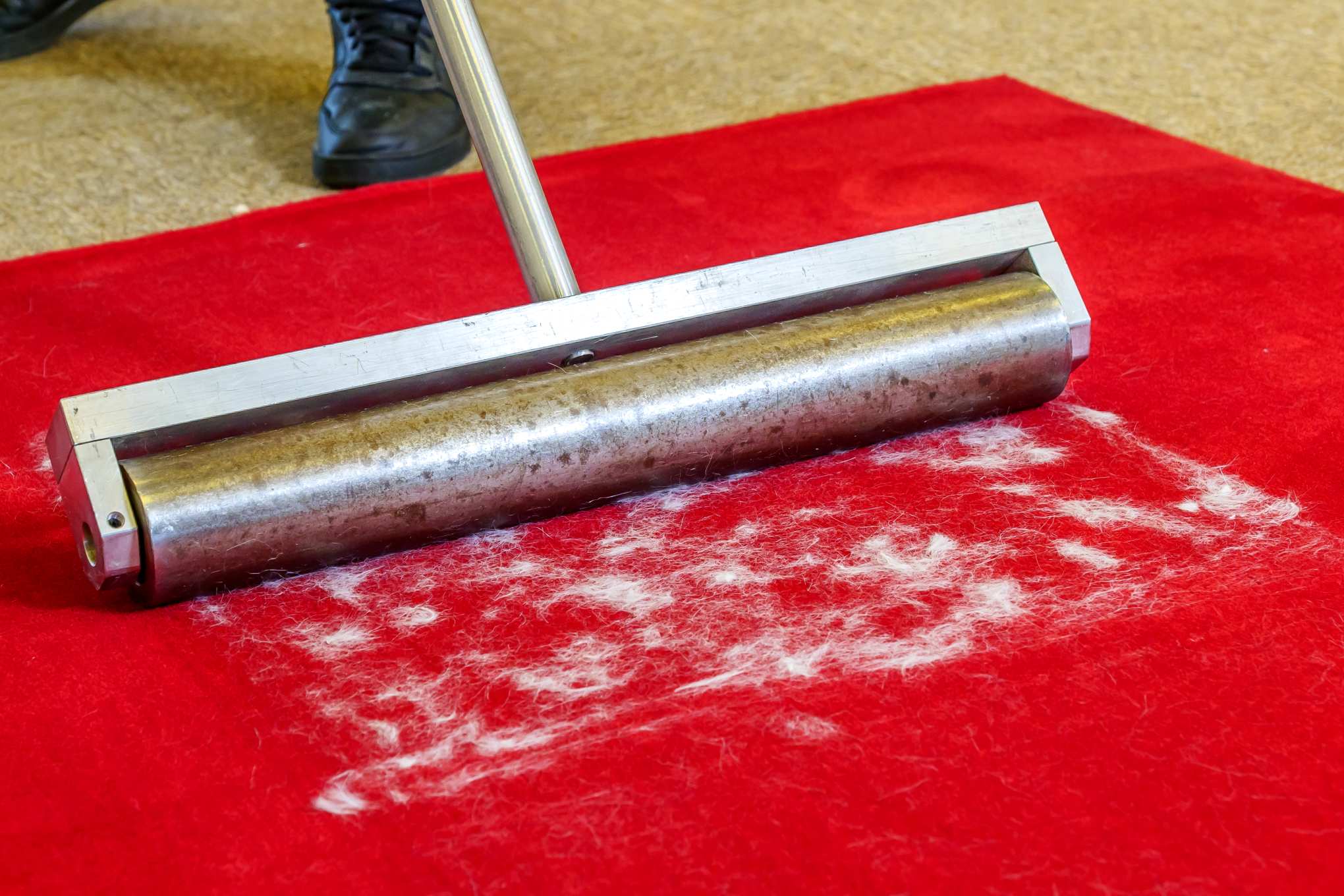 Hiuksia levitetään villamatolle.