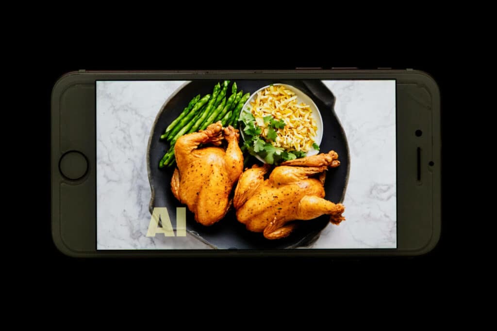 Tekoälykuvissa ravintolaruoat näyttävät tyystin toiselta kuin todellinen annos, ja eines-kanaviillokki näyttää pakkauksen kuvassa herkulliselta currykanalta – miten paljon mainoksissa saa liioitella?