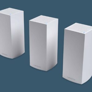 Kolme mesh-verkkolaitetta.