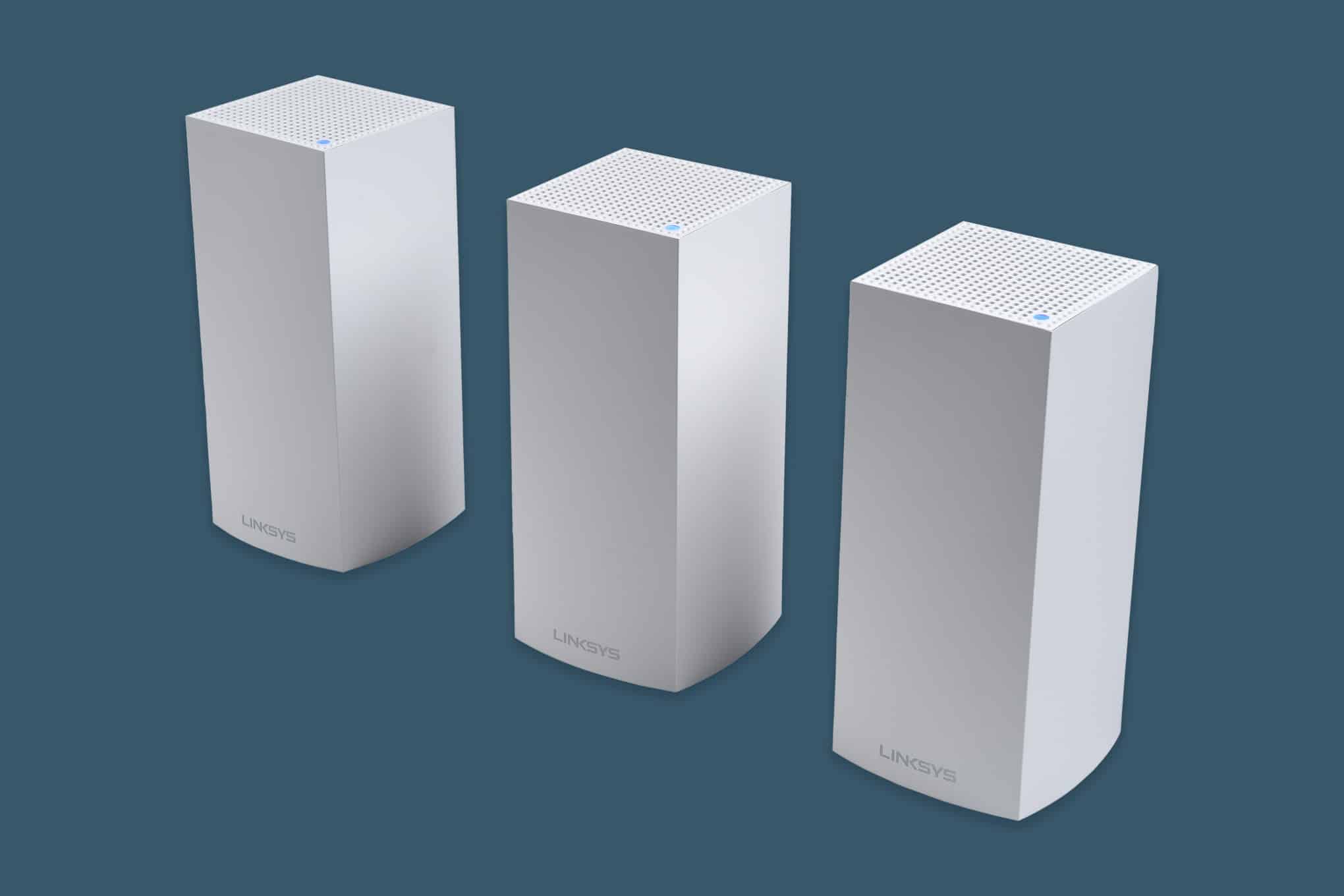 Kolme mesh-verkkolaitetta.