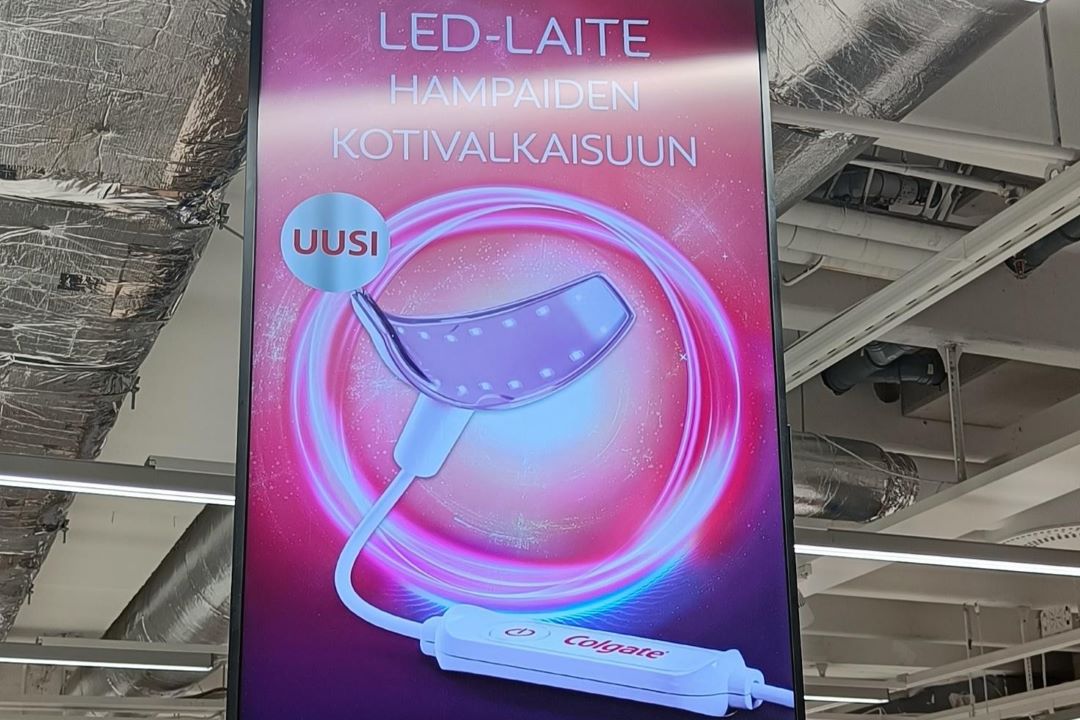 Colgaten mainos kaupassa.