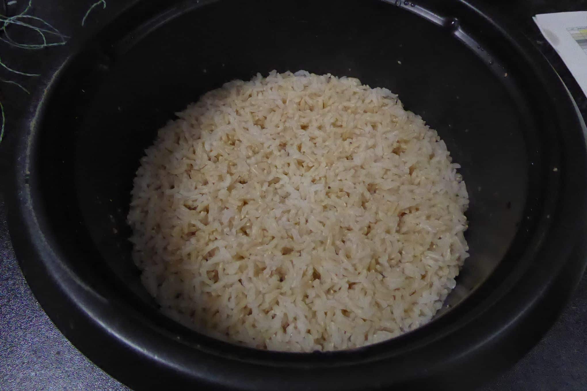 Riisiä riisinkeittimessä.