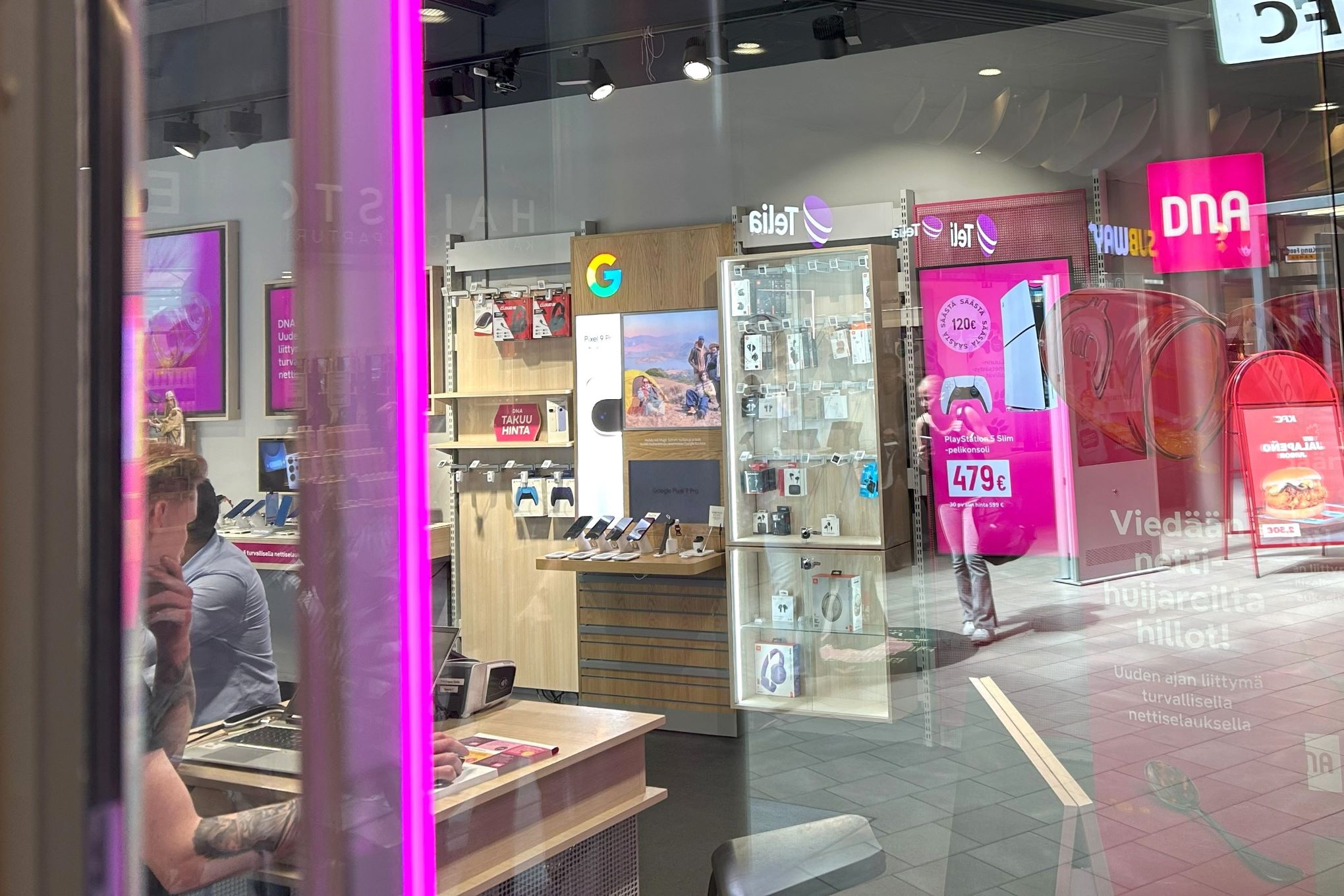 Kuva DNA:n myymälästä.