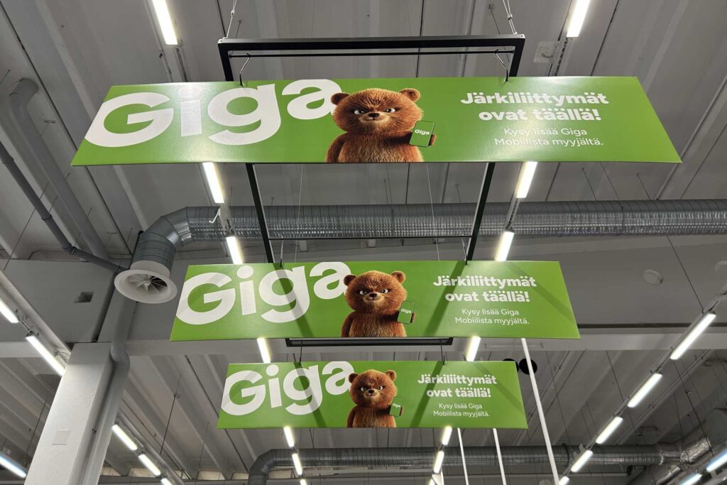Gigantin operaattoriliittymän mainoskylttejä.