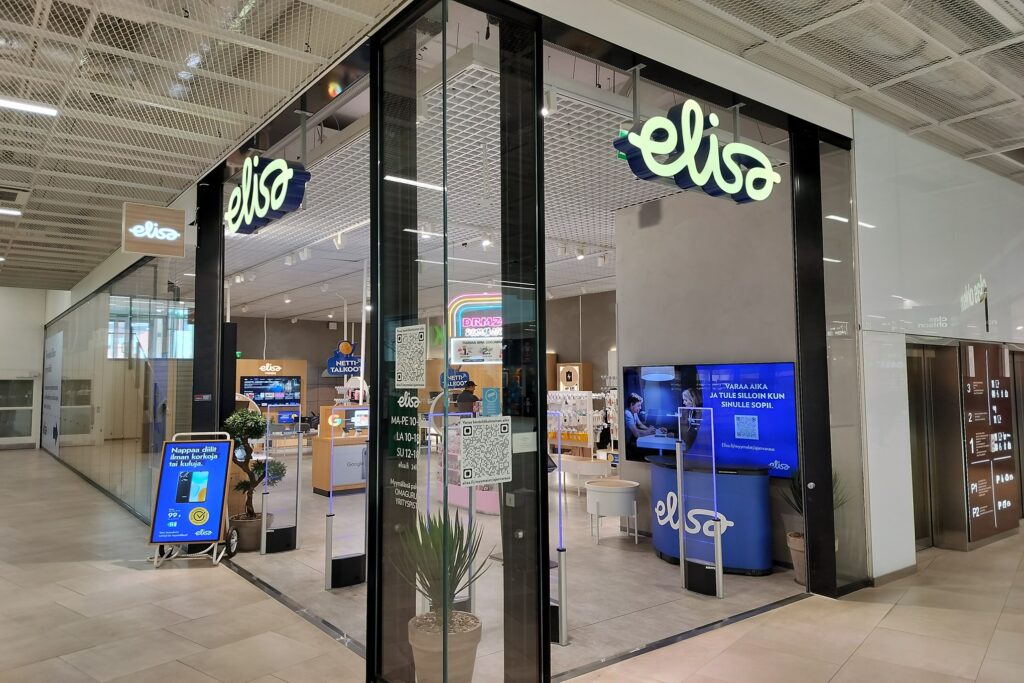 Elisan myymälä Tampereella kauppakeskus Ratinassa.