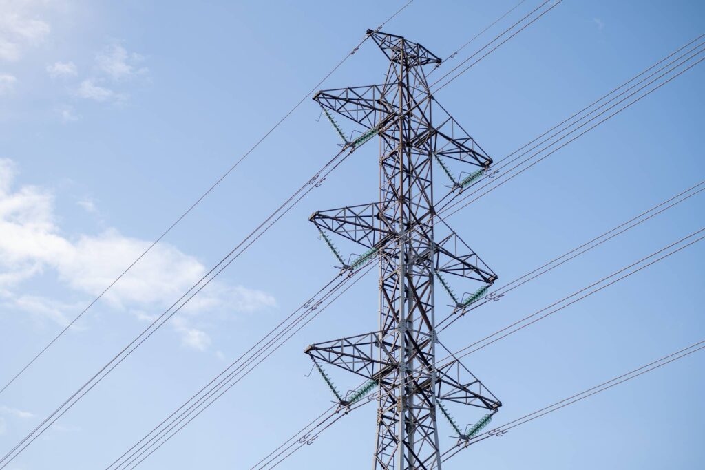 Sähköverkkoyhtiöt hävisivät miljardiluokan kiistan – markkinaoikeus hylkäsi valituksen Energiavirastoa vastaan